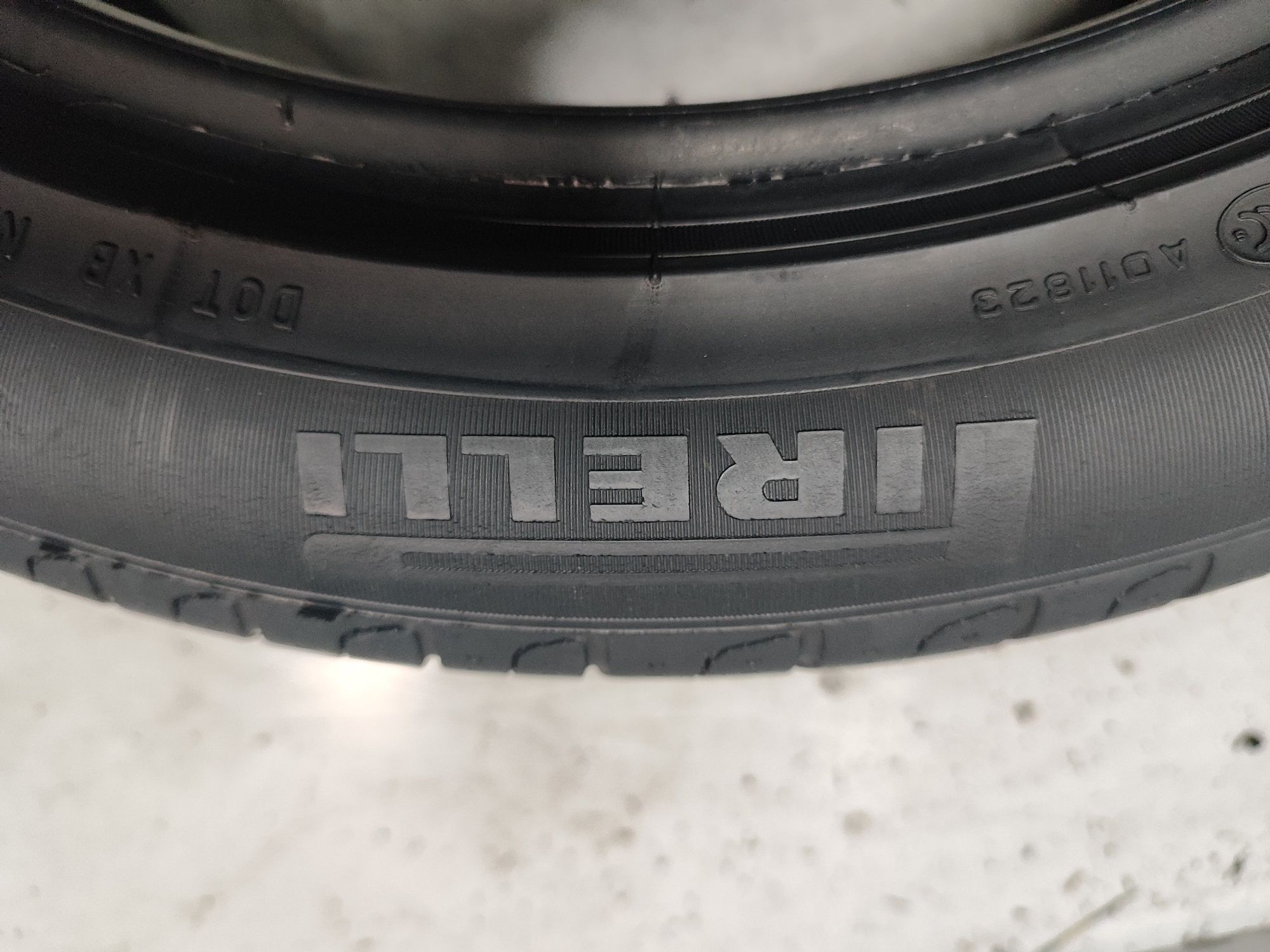 2 Pneus semi novos Pirelli Cinturato P7 215/50R17  95W Oferta da Entre