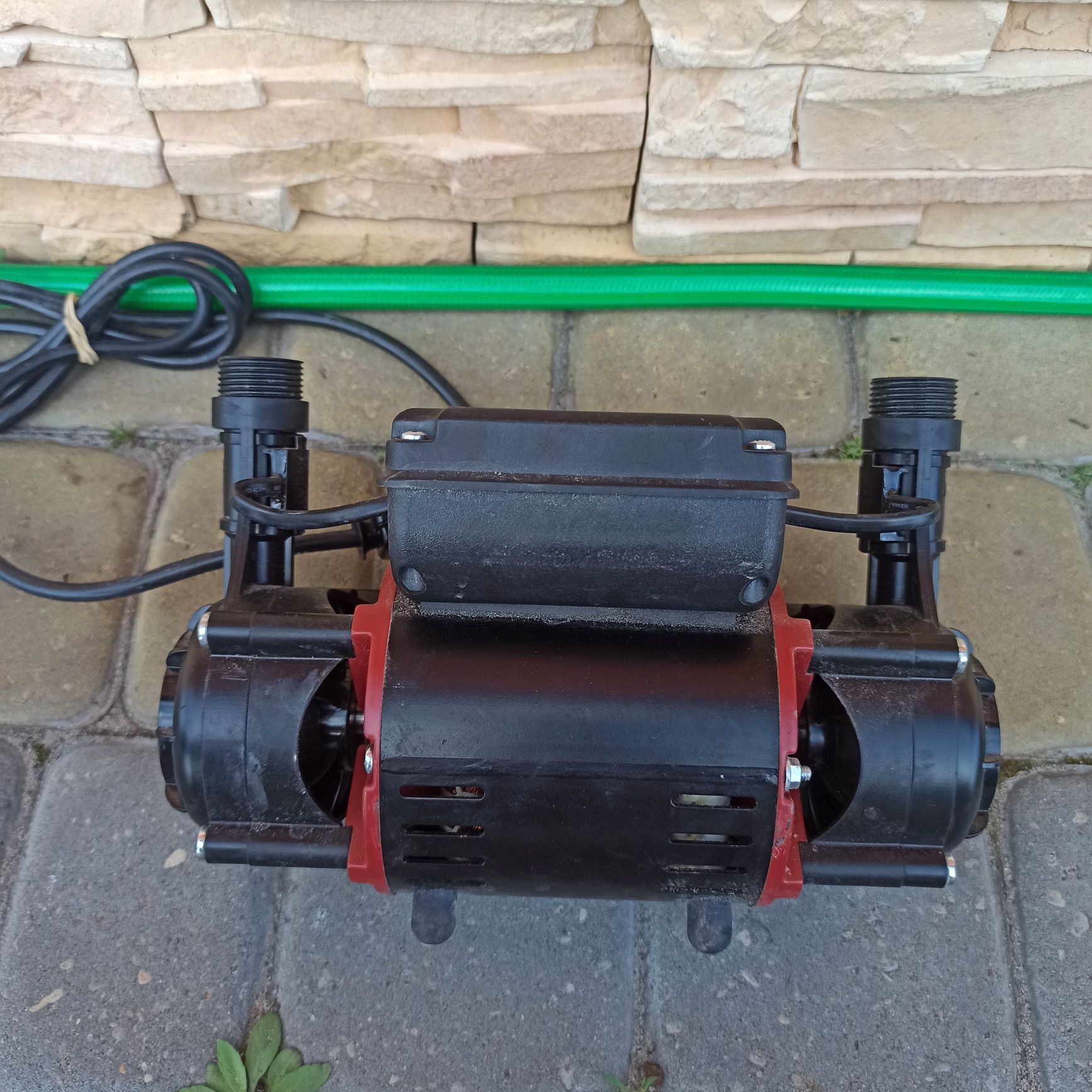 Pompa prysznicowa z podwójnym wirnikiem GRUNDFOS STR2-2.0 C