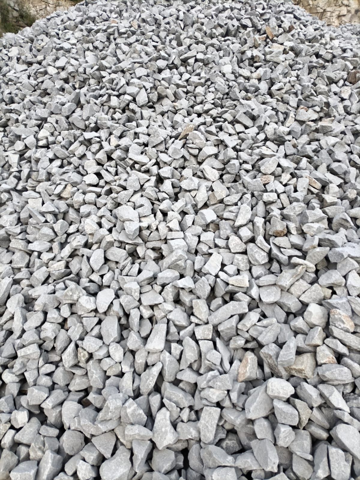 Granit, Sjenit, Serpentynit, Bazalt, Piasek i inne materiały sypkie