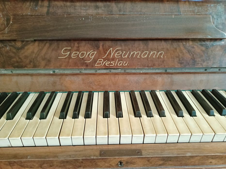 Pianino Georg Neuman stare sprawne