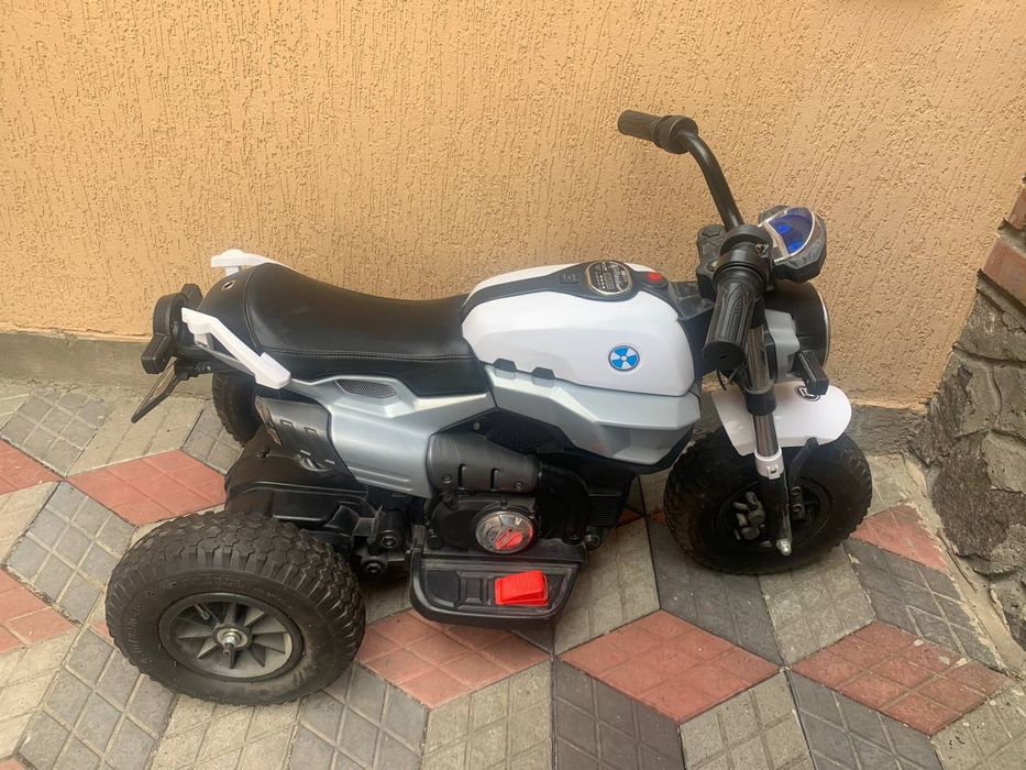 Дитячий трицикл .