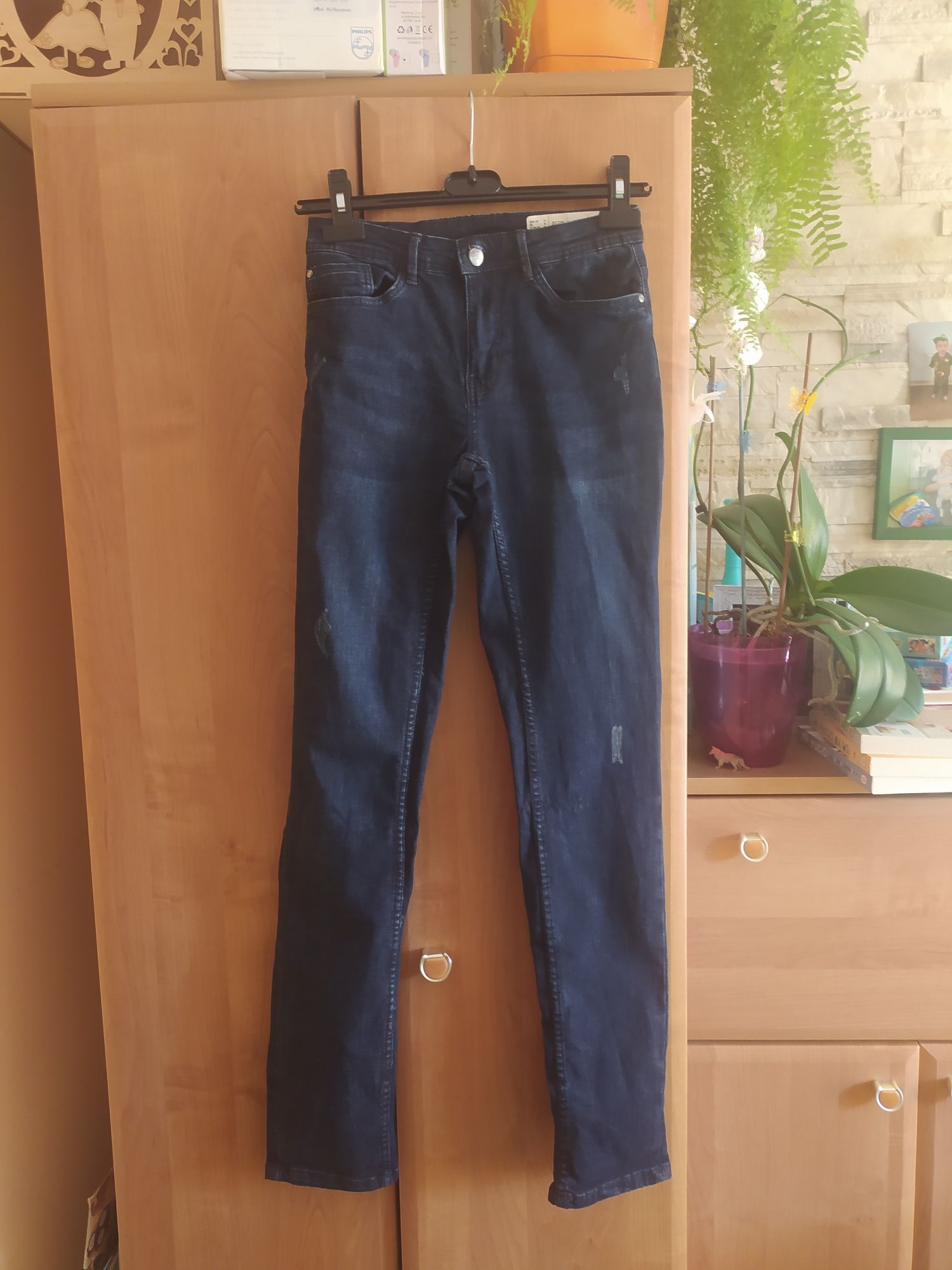 Spodnie jeansy dżinsy bawełniane elastyczne z przetarciami 36 S Esmara
