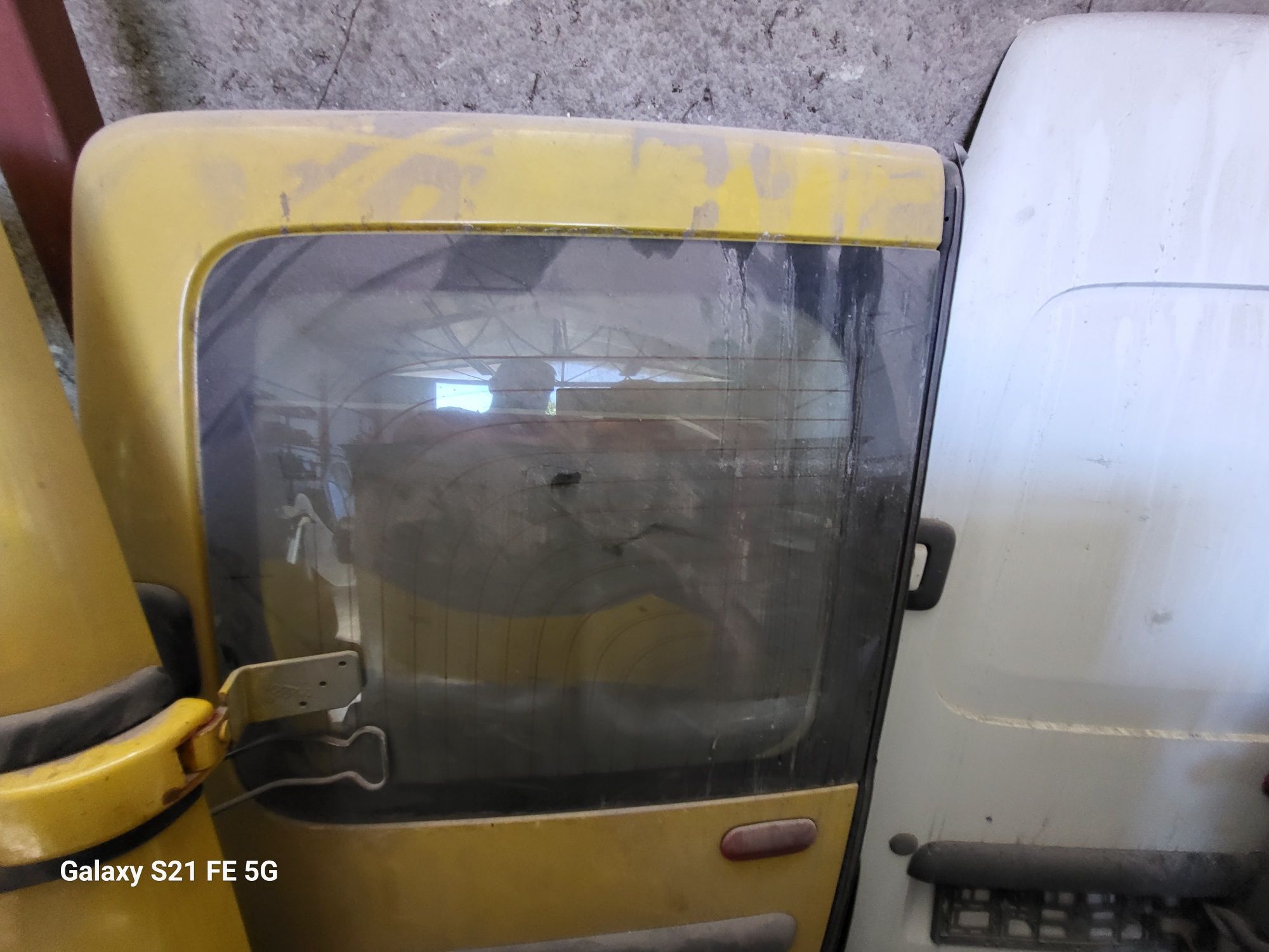 Szyba szyby drzwi tylnych renault master 2