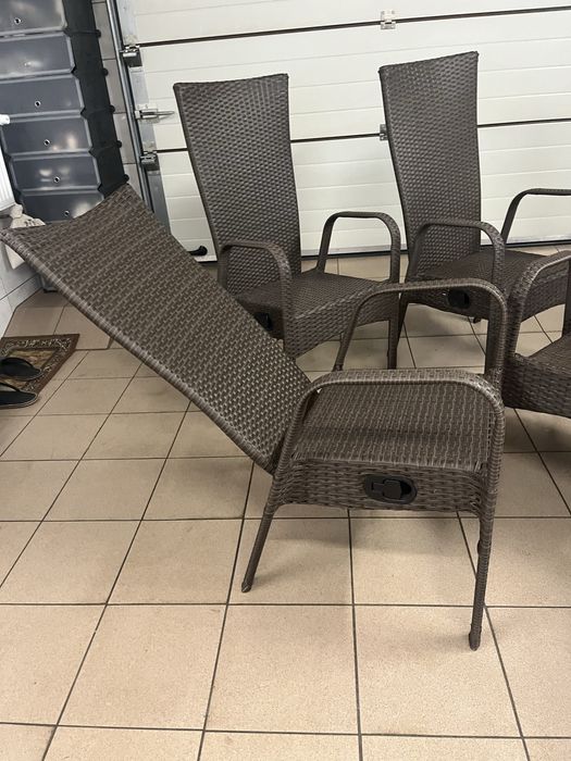 Krzesla rattanowe brązowe