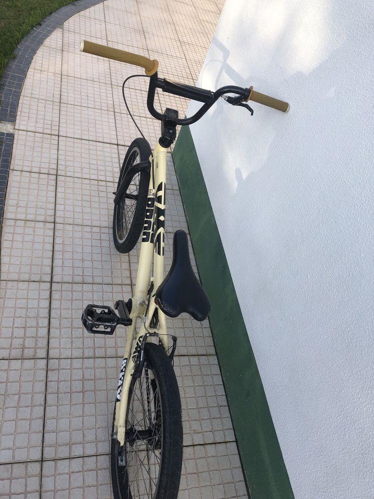 Bicicleta BMX usada