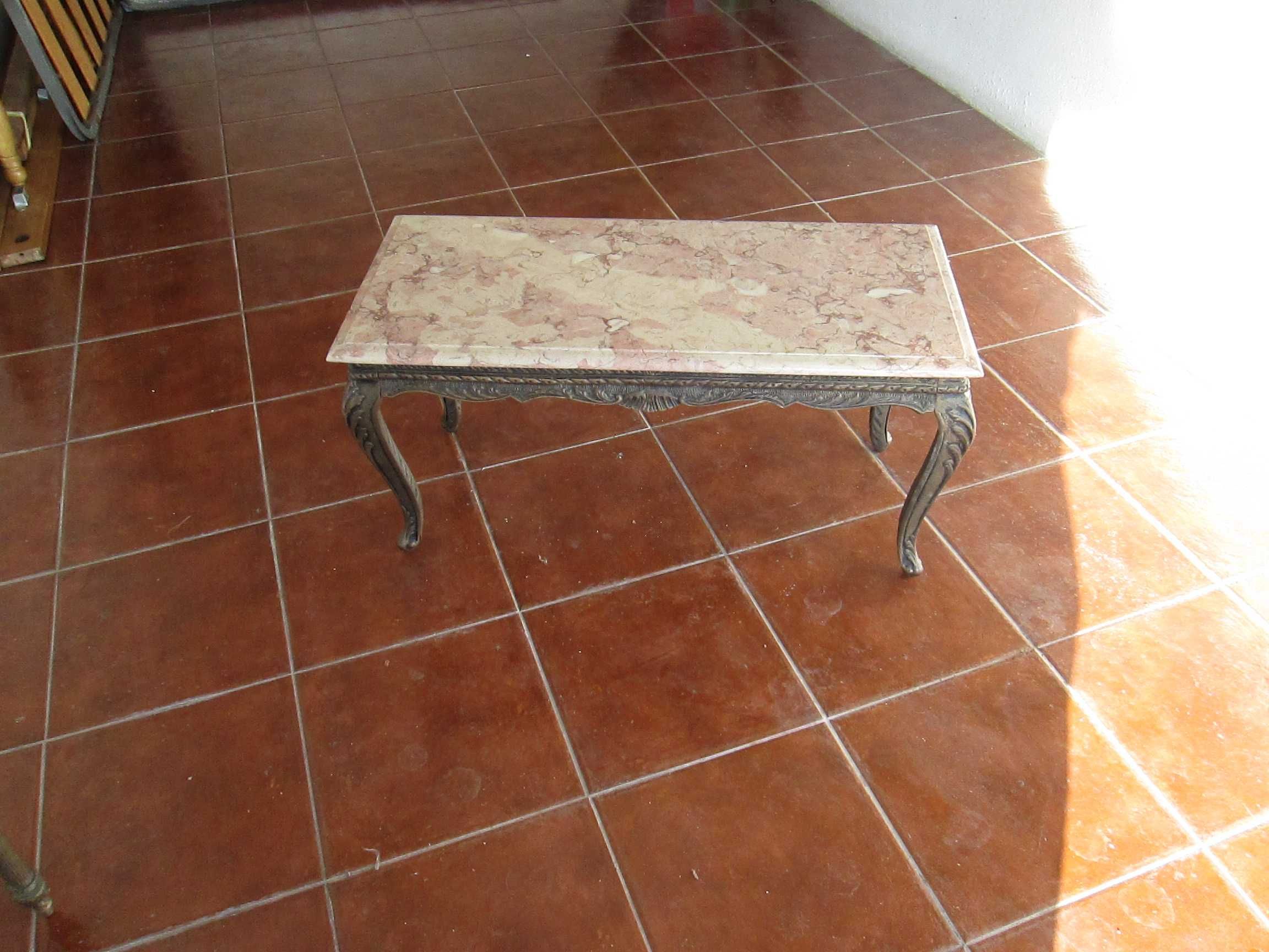 vendo mesa de centro de sala em bronze com tampo em pedra mármore