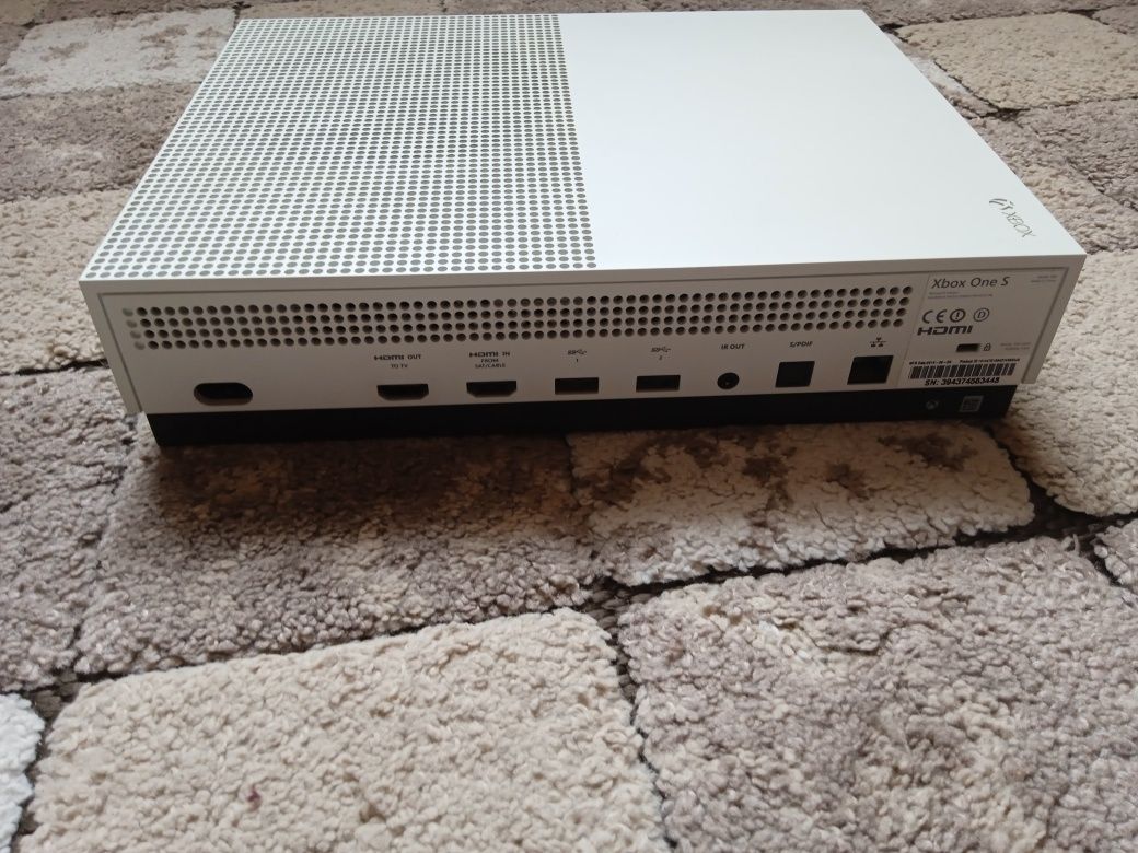 Xbox one  s з джойстиком