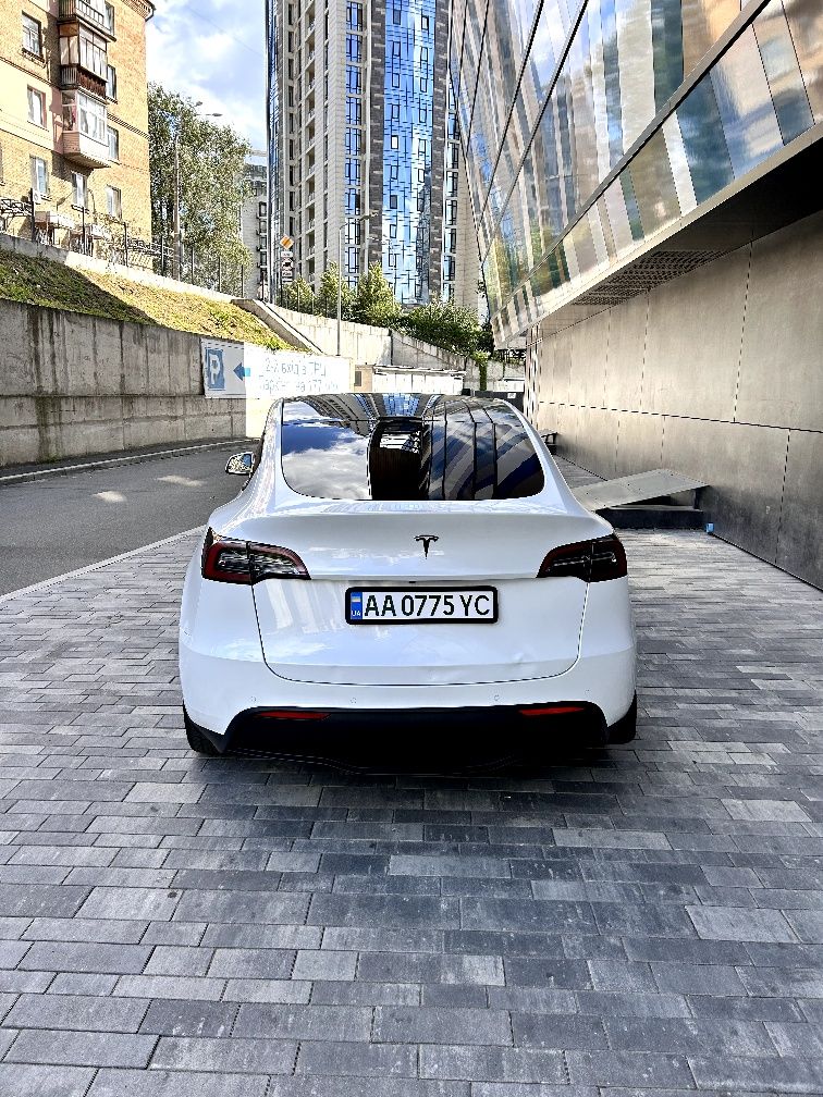 Tesla model Y 2022 рік long Range 82kw Dual  Motor