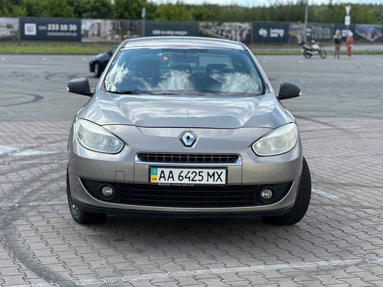 Renault Fluence 2011 | 1.6 Газ/Бензин | Перший власник