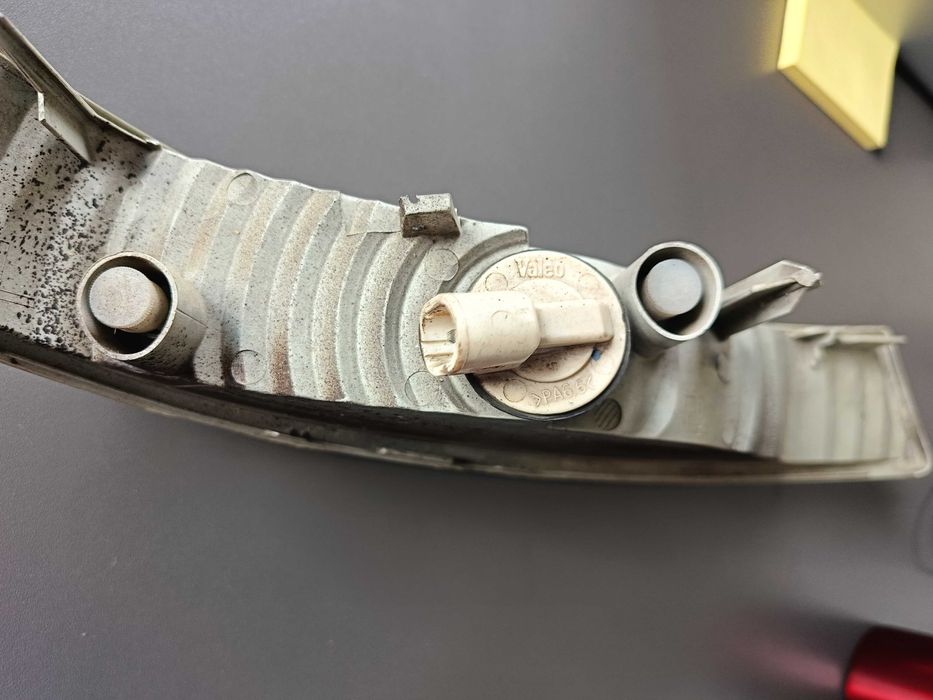 Kierunkowskaz migacz Lewy przód Trafic Vivaro 02-14