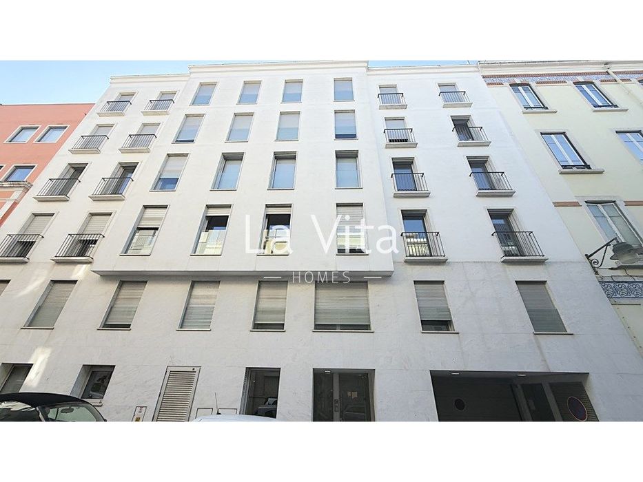 Apartamento T2 a estrear, localizado numa zona nobre, entre o Rato,...