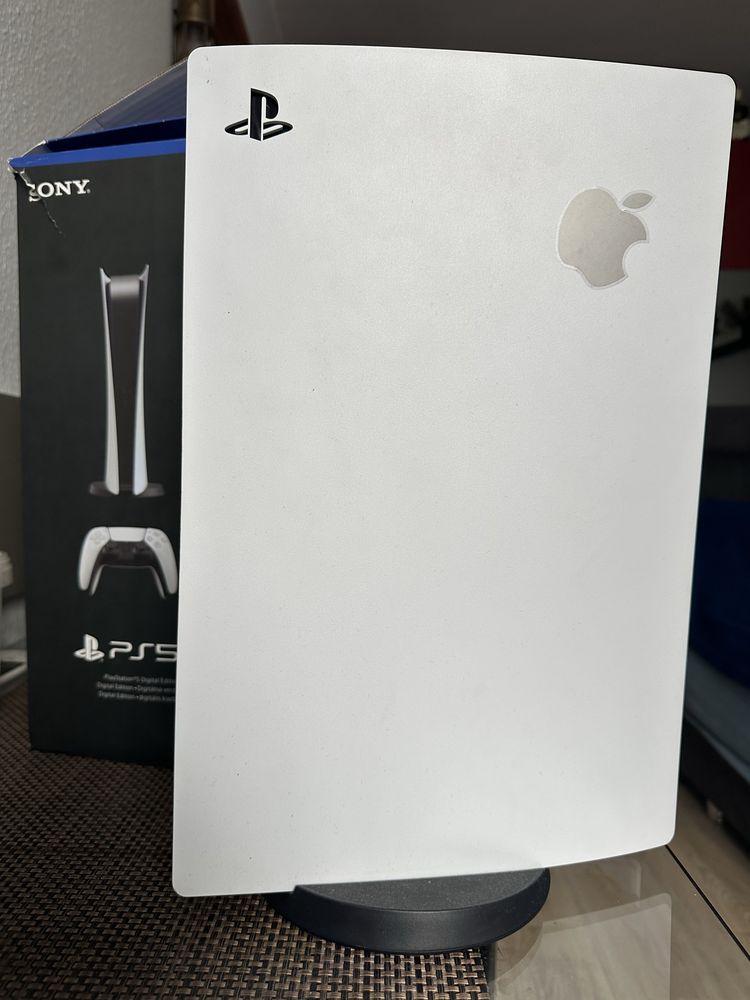 Playstation 5 Digital Edition 825GB SSD 8K HDR + 2 pady