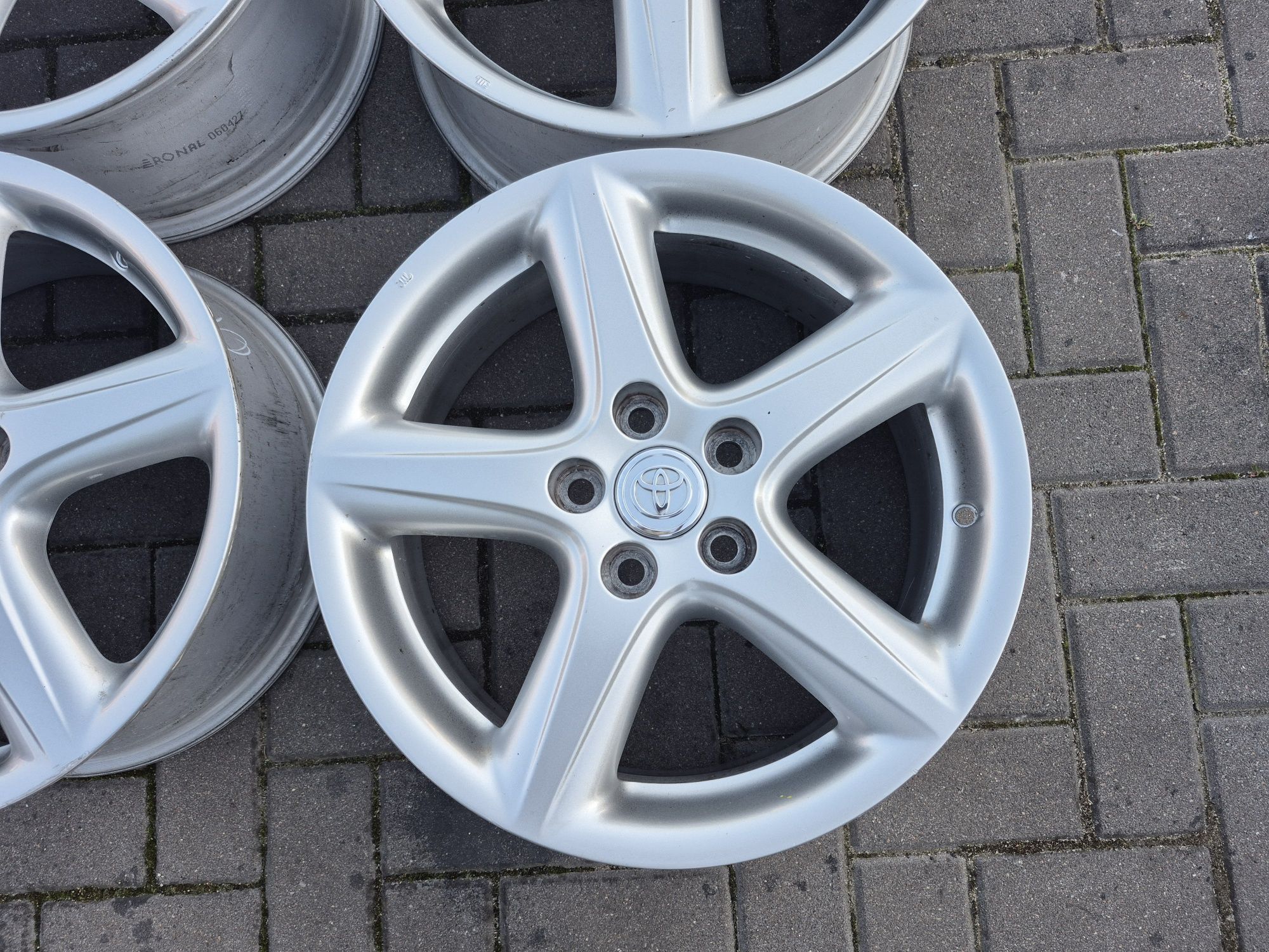 Felgi Alu Oryg TOYOTA Avensis Corolla Verso Auris 5x114.3 17 Cali 7J