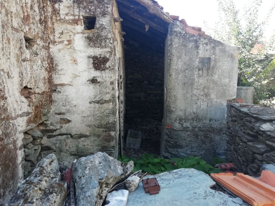 Vende-se Casa Centenària S. Joao da Pesqueira Otima para Turismo Rural