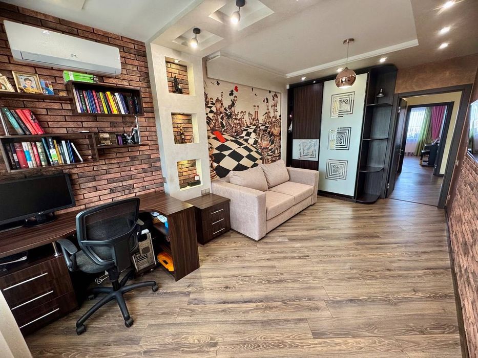 Продажа 4к с ремонтом в новом доме, паковка на два авто