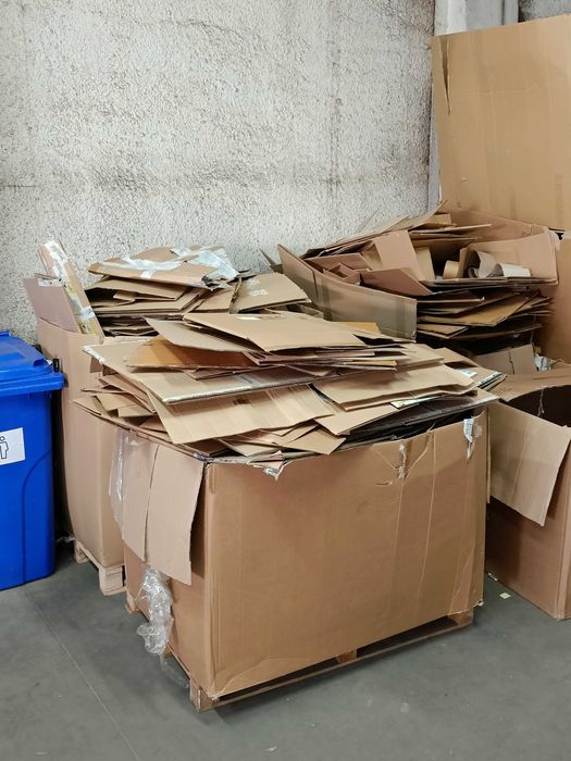 Makulatura / kartony rozłożone / papier - stały odbiór makulatury