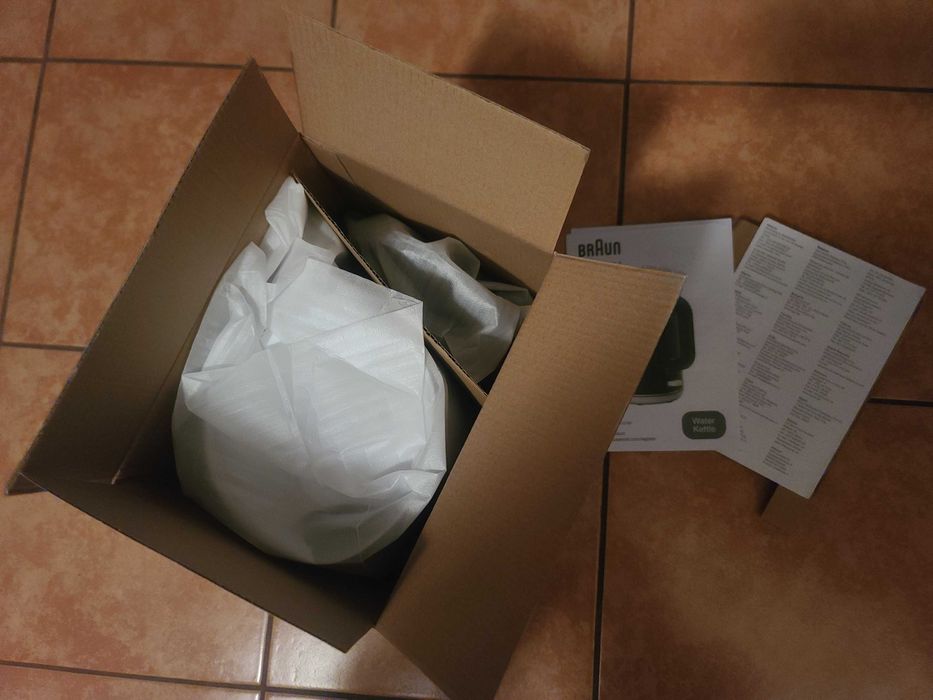 Електрочайник Braun 1,7 л 2200 Вт пластик всі види захисту зі шкалою