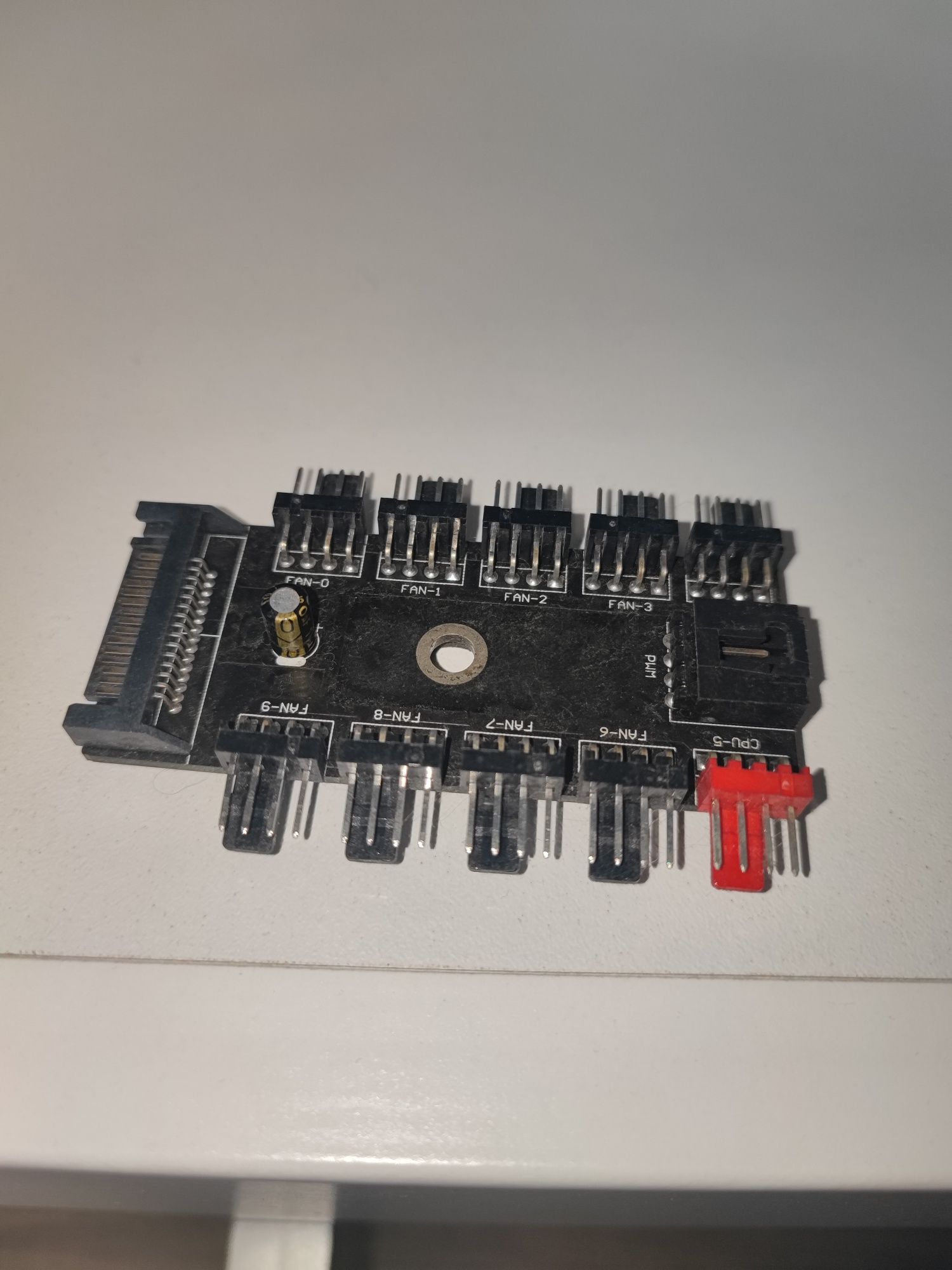 Хаб сплиттер для питания 10 вентиляторов 12В 4pin PWM от Sata, майнинг