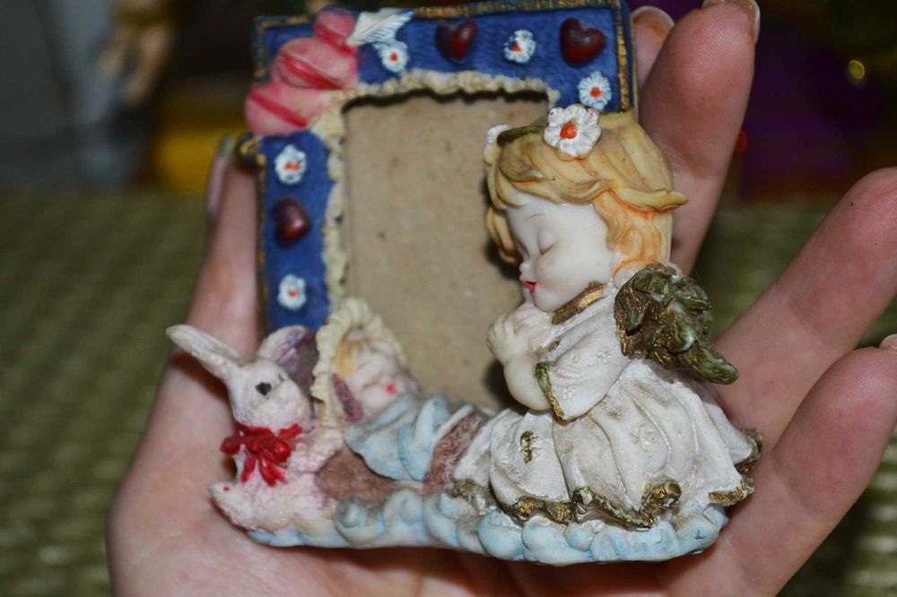 Рамка для фото малыш ребенок в колыбели люльке и ангел молится