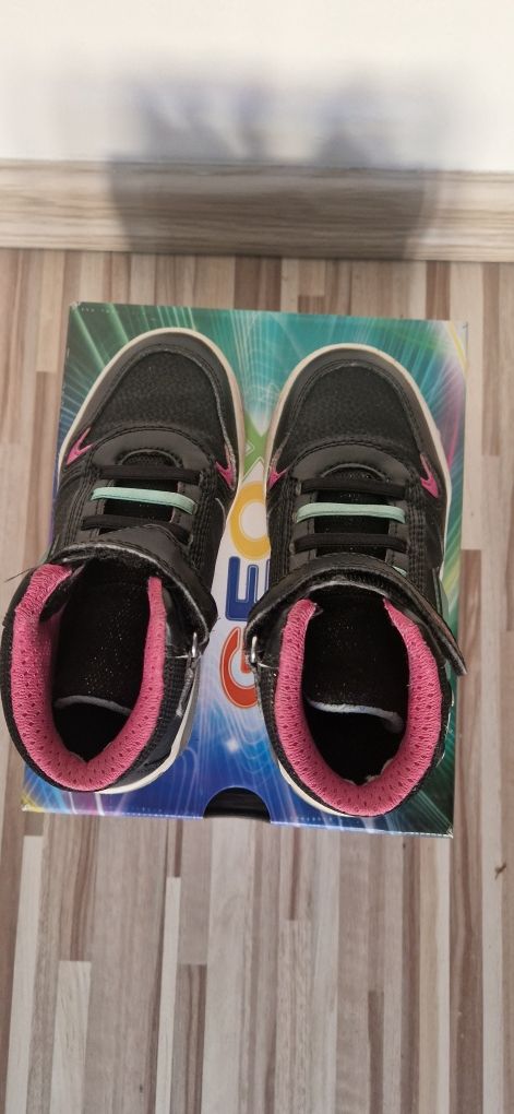 Sneakersy Geox Lights J Inek Girl J36ASC 0CENF C9B4A r.29 jak nowe
