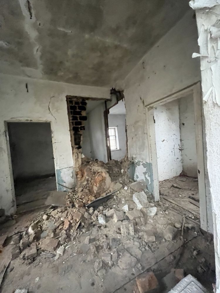 Продається ділянка з будинком під ремонт Верхівцеве
