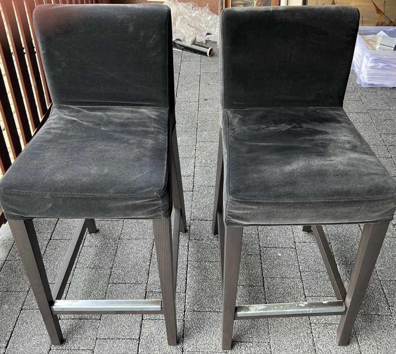 Krzesła kuchenne, drewniane.