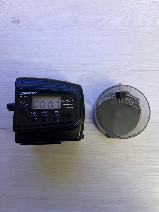 Automatyczy karmim akwariowy