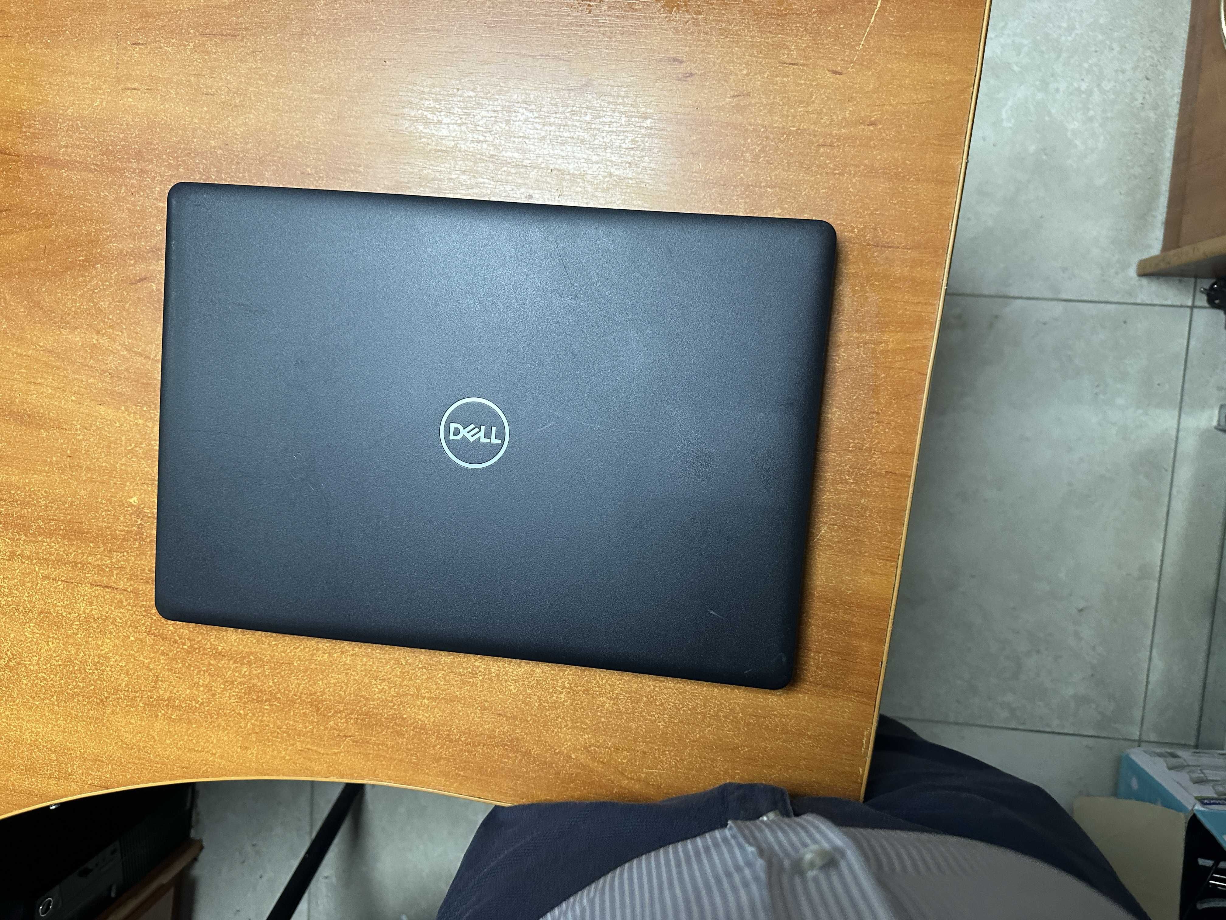 Потужний Dell Latitude 3590 Core i5-8250U 1.60GHz,16GB,250GB SSD з США