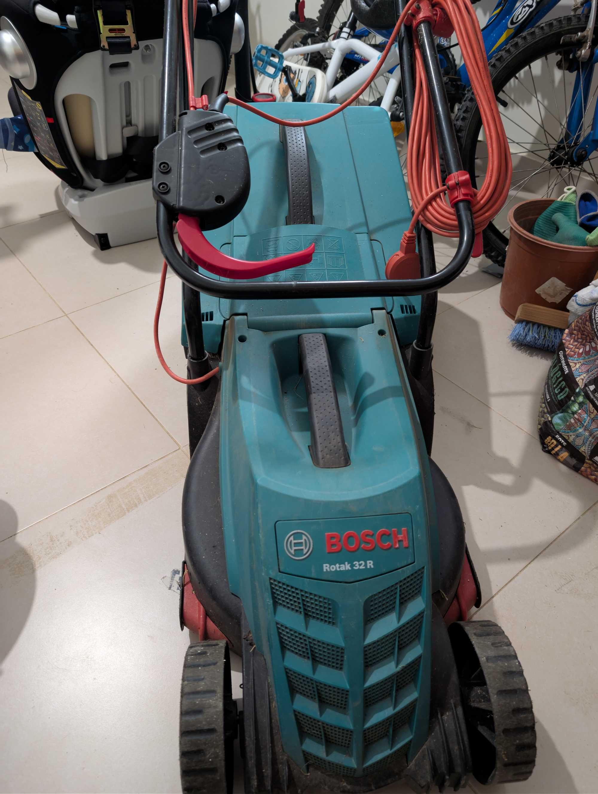 Corta relva Bosch Rotak 32 R