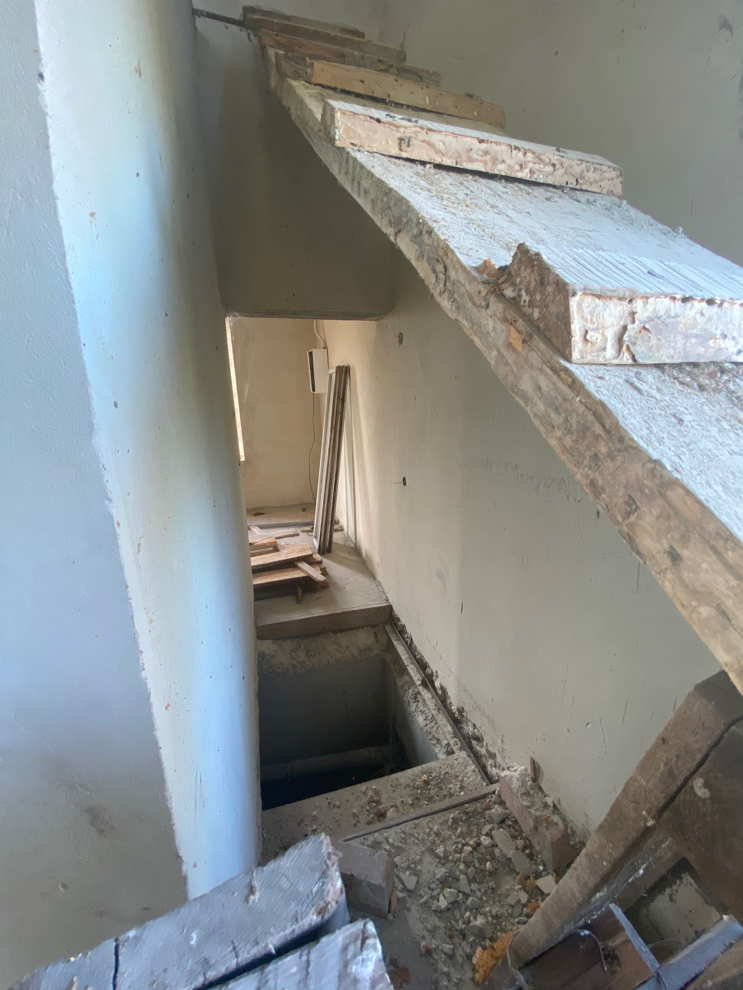 Продається двохповерховий будинок у с. Ангелівка