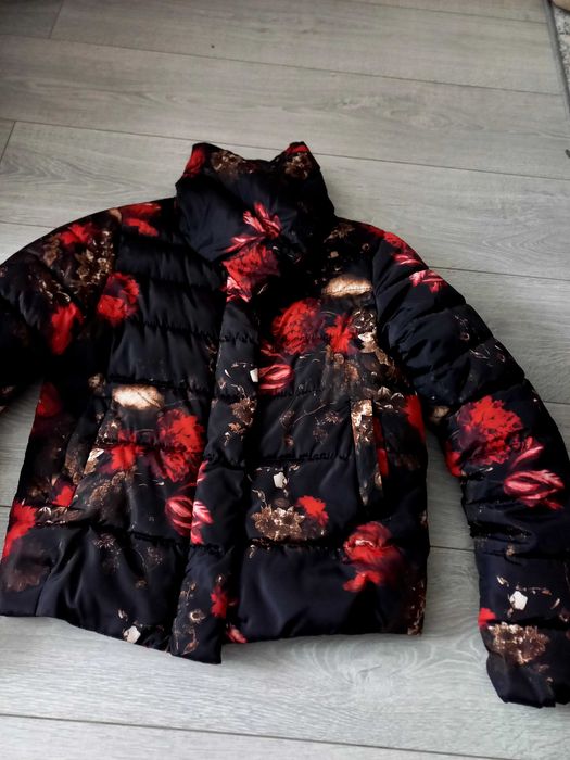 Демісезонна жіноча куртка