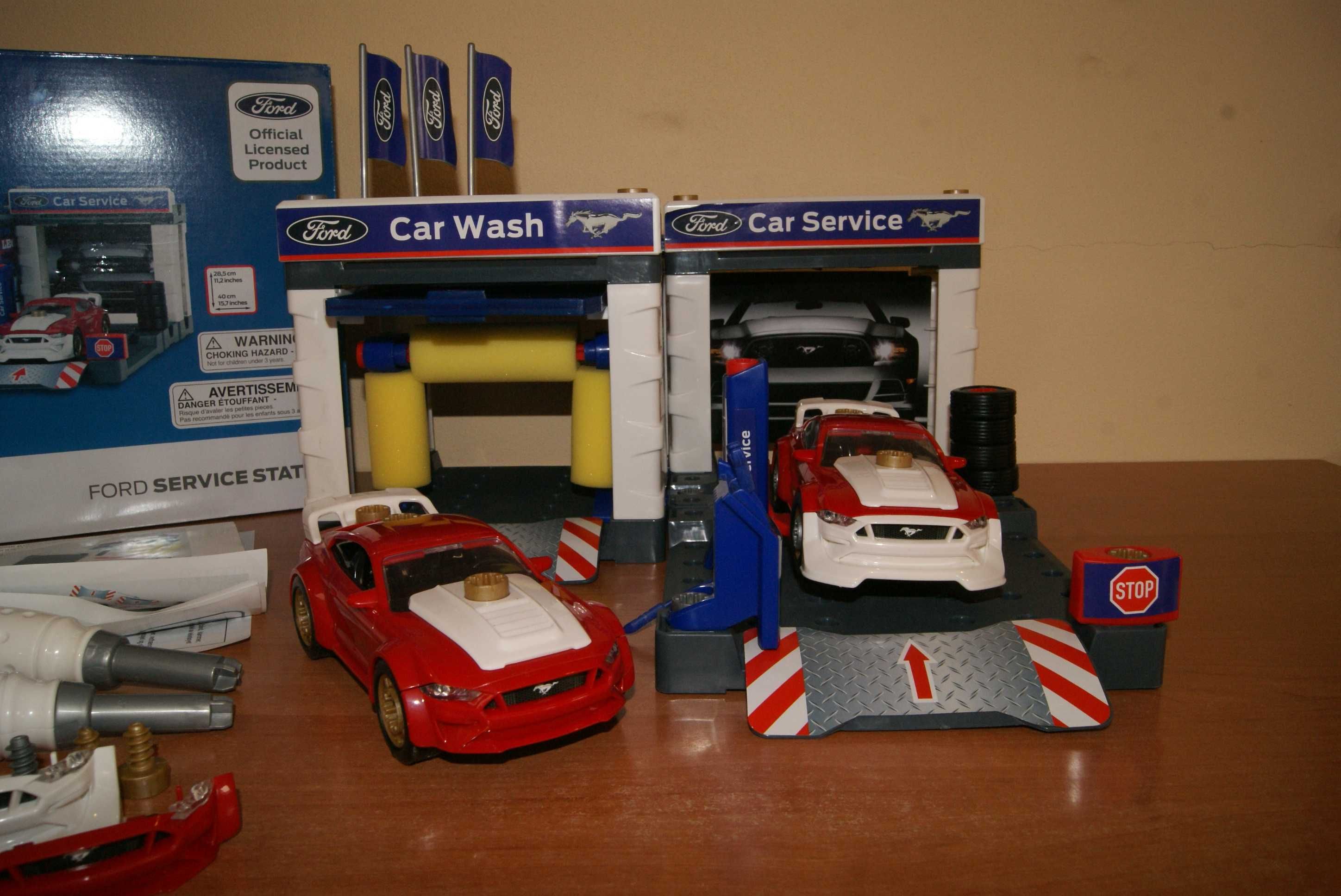 Theo Klein 3313 Ford Mustang GT Myjnia Samochodowa Stacja Serwisowa
