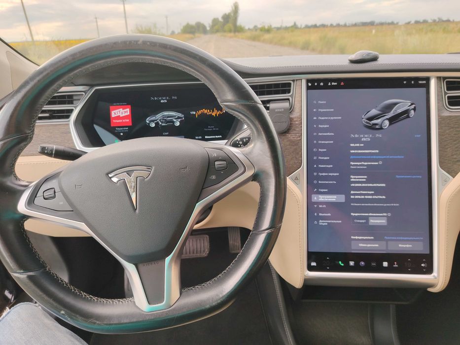 Tesla Model S 2014
