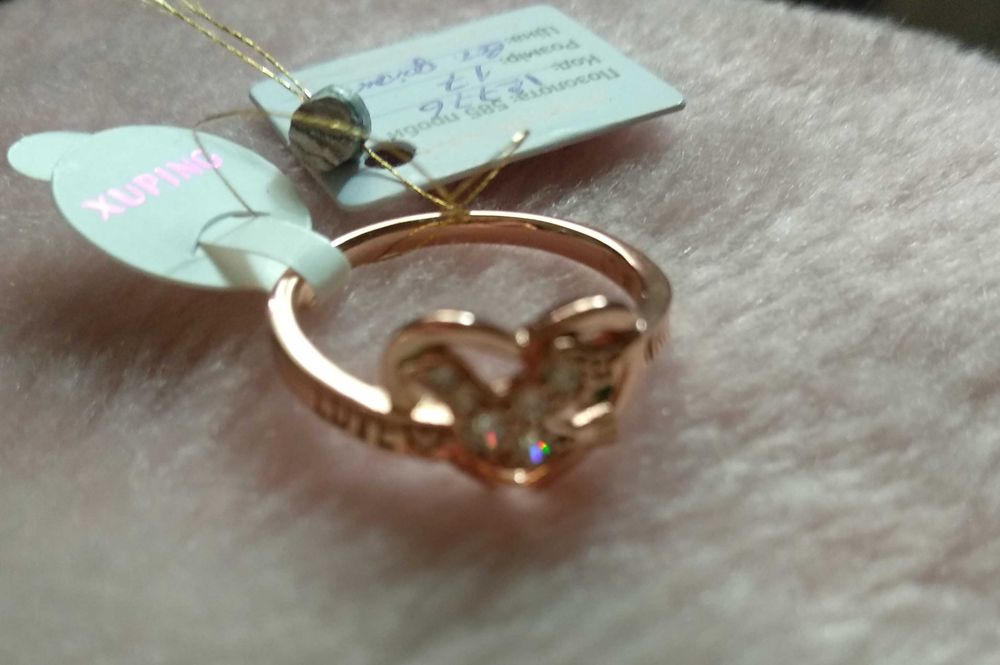 Кольцо Xuping белые фианиты позолота, размер 17