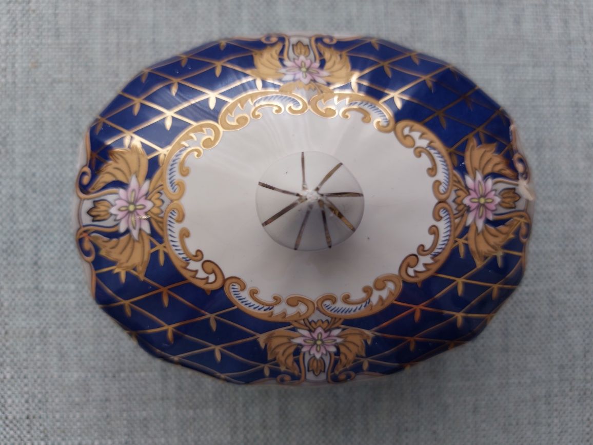 Peça decorativa em porcelana de Alcobaça