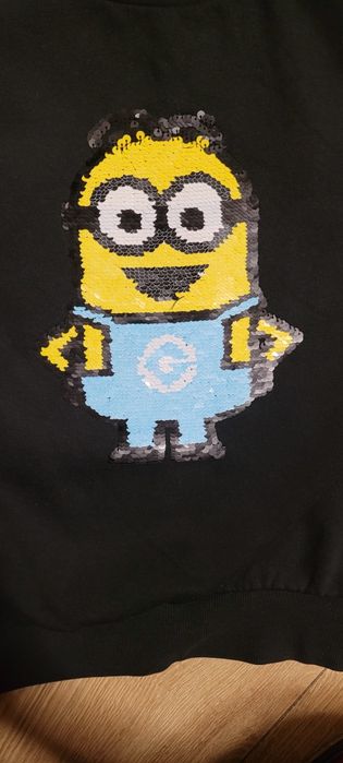 Bluza z odwracanymi cekinami minionki Reserved 134