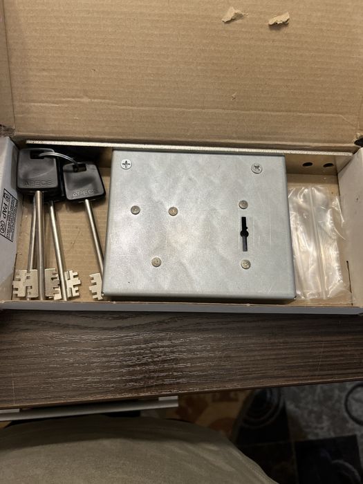 Врезной замок Apecs длинный ключ