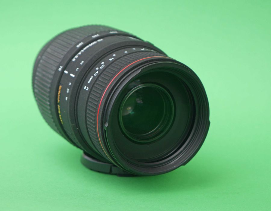 Obiektyw Sigma 70-300 mm f/4-5.6 APO DG Macro / Nikon F + filtr UV