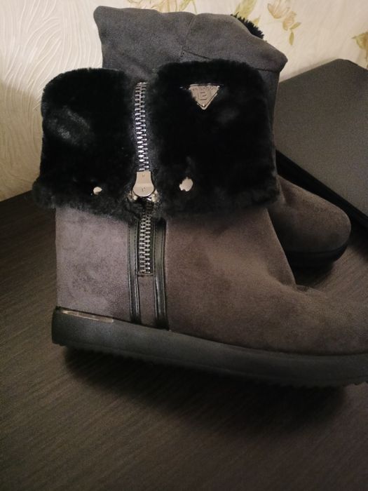 Продам чоботи жіночі НОВІ