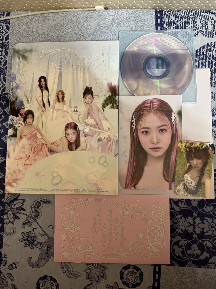 Новий K-pop альбом RED VELVET COSMIC