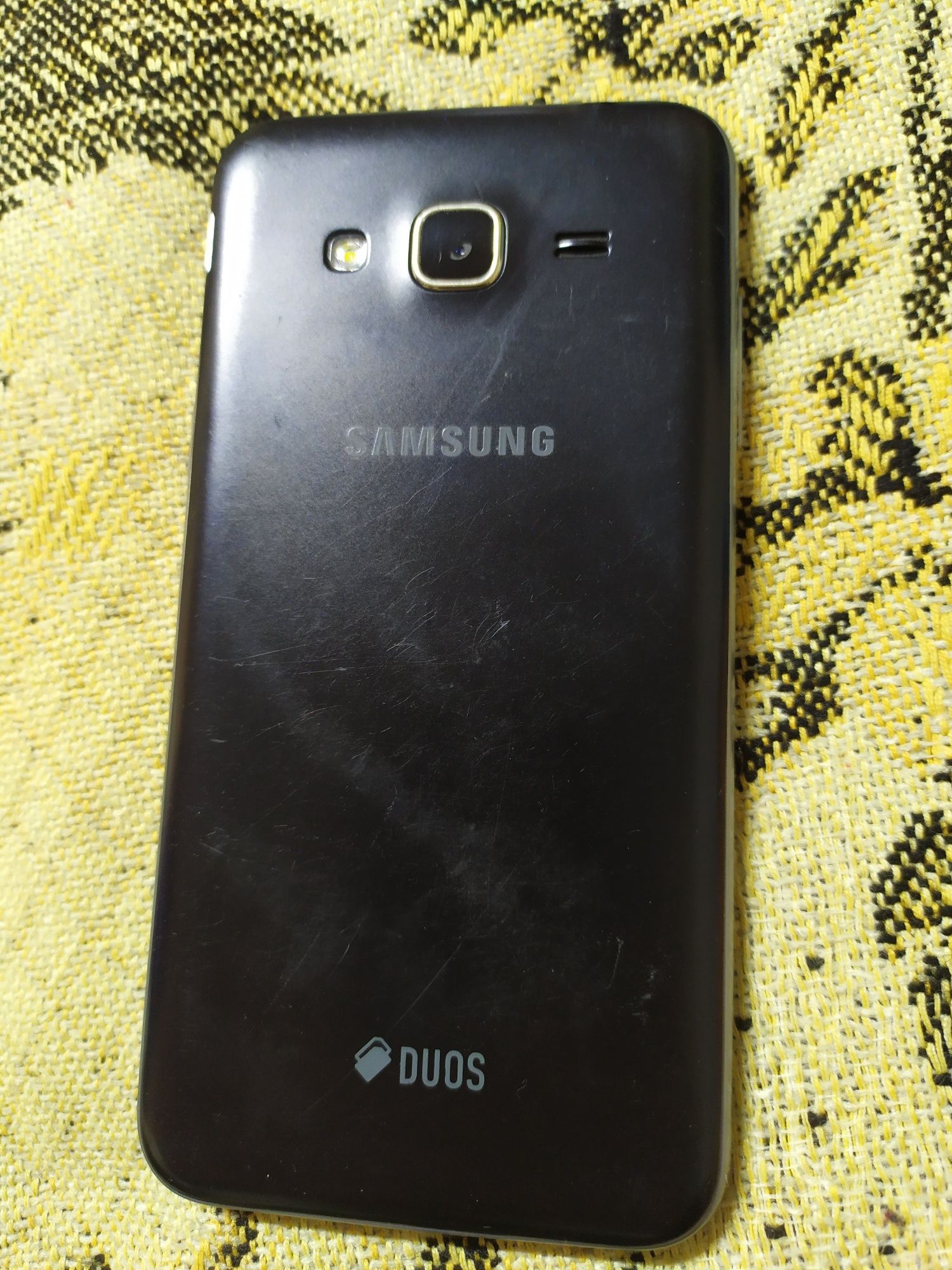 Телефон Samsung Galaxy J3 (2016) під відновлення