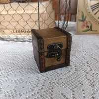 Mała drewniana szkatułka puzderko vintage