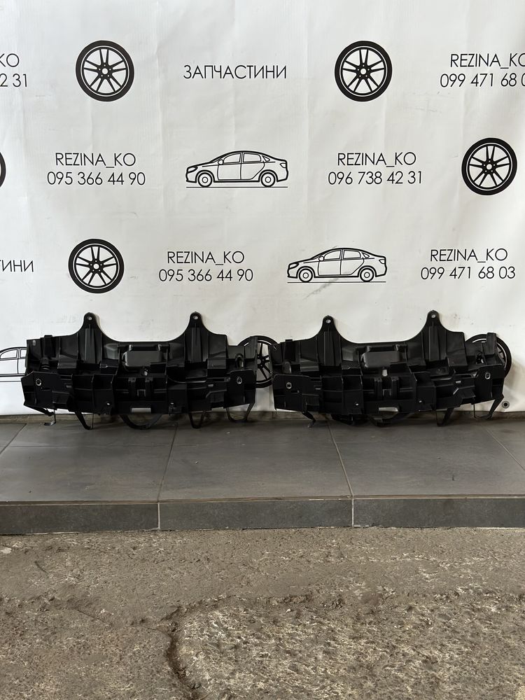 Підсилювач переднього бампера Renault Laguna 3 2008-2015 р. (новий)