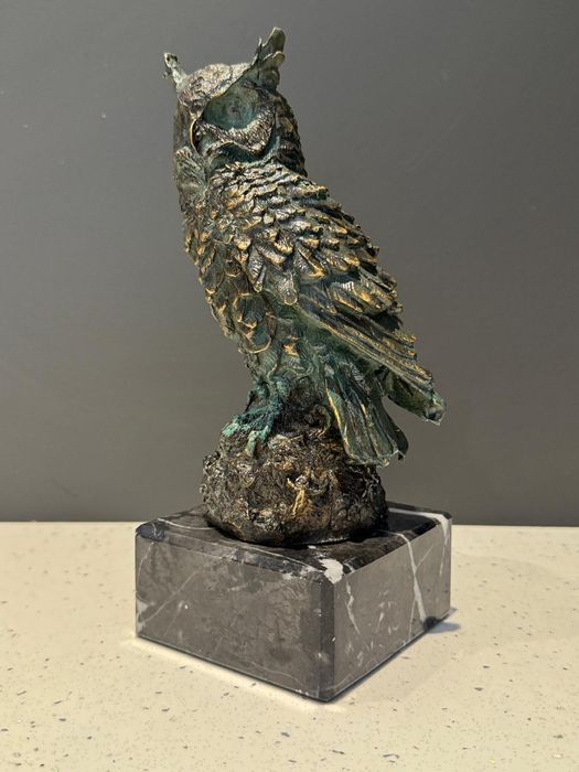 Figurka sowy z brązu