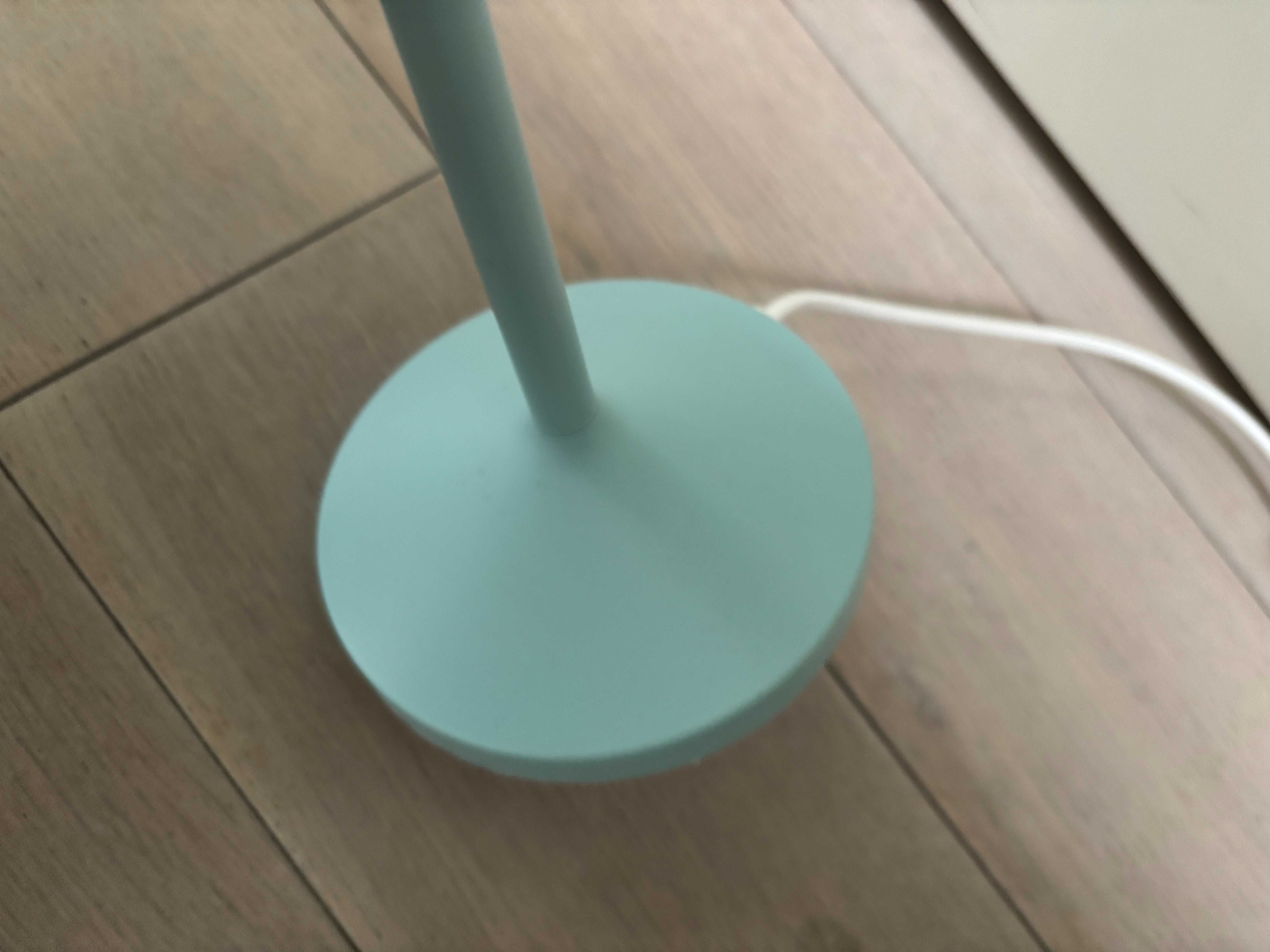 Lampka biurkowa LED Ikea NÄVLINGE turkusowa