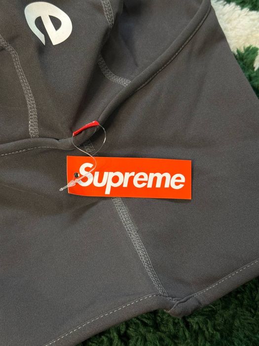 Балаклава Supeme яка змінює колір