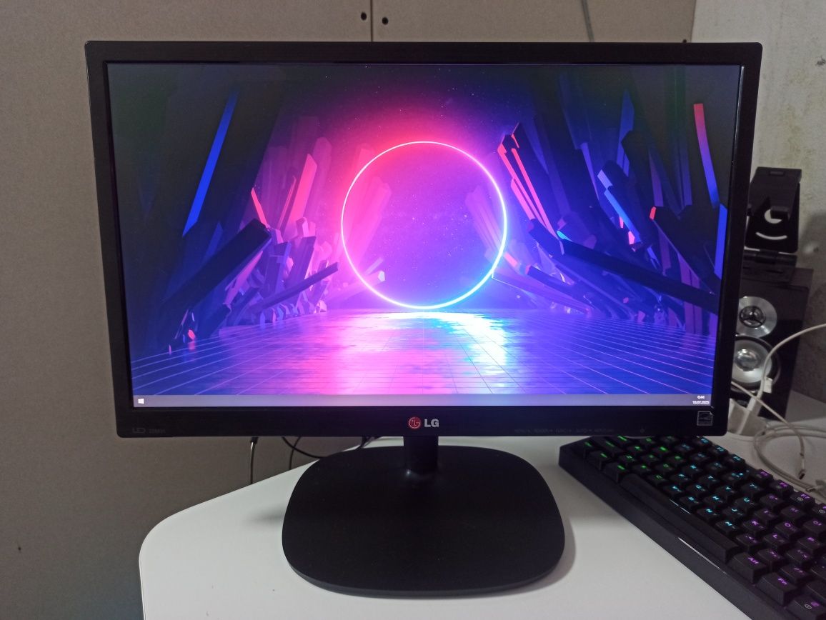 Монитор LG 22M35A-B (21.5", Full HD, VGA) – Отличное состояние