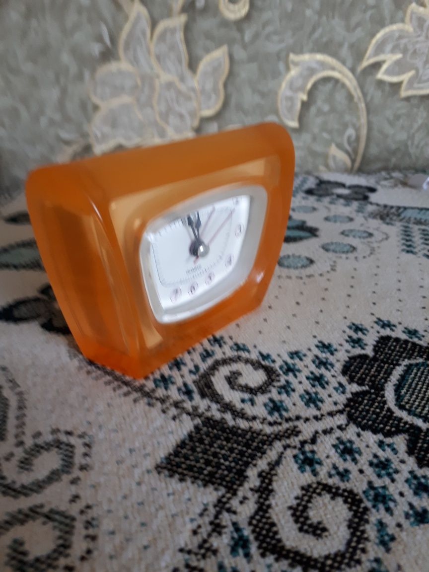 Настільний кварцовий годинник - будильник періоду  СРСР.