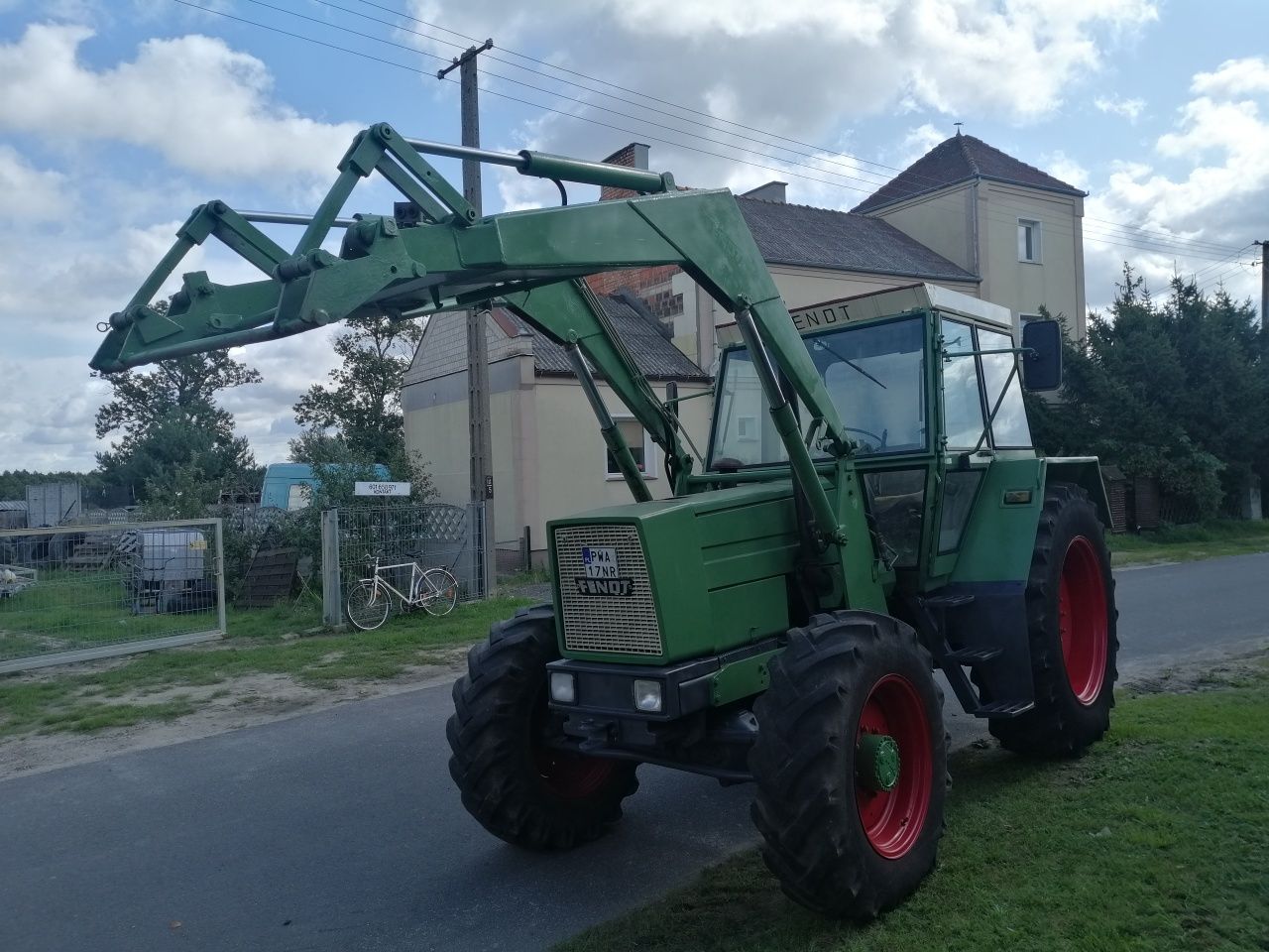 Ciągnik rolniczy traktor fendt  favorit 611 lsa z turem 80 r