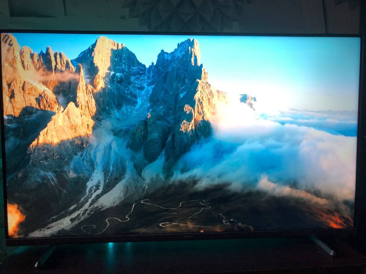 Телевізор 43 дюйми Philips 43PUS7608/12 (4K Smart TV Wi-Fi DLNA)